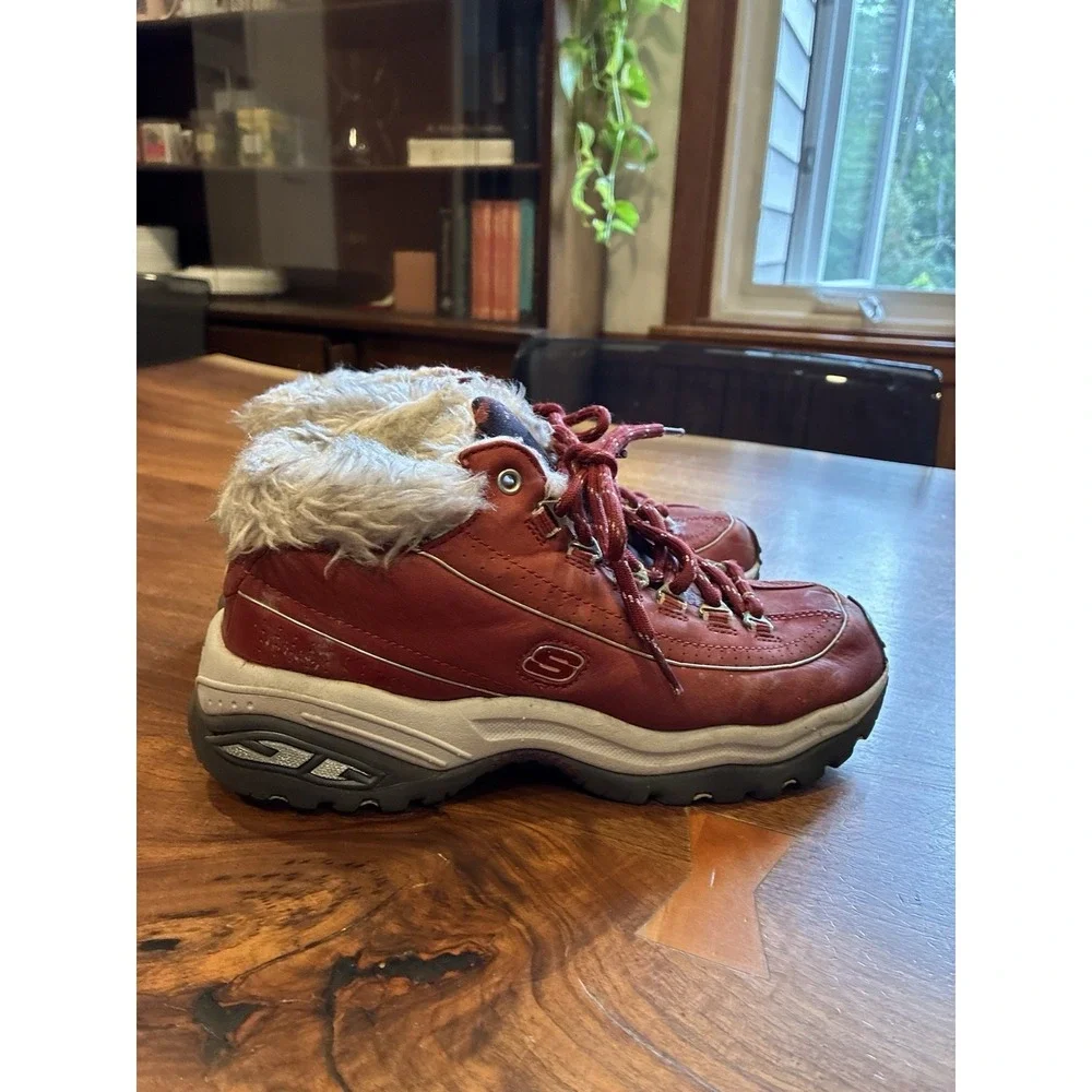 Skechers D'Lites Red Fur Lined Chunky Y2K Style Sneakers Womens 7